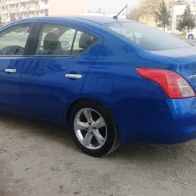 Nissan Versa 2012