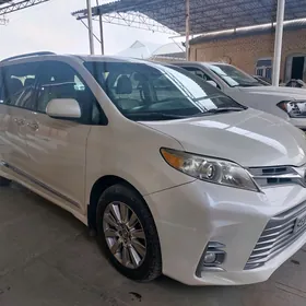 Toyota Sienna 2019