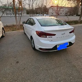 Hyundai Elantra 2020