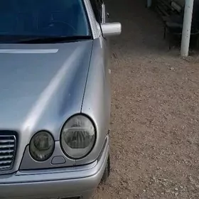 Mercedes-Benz E320 1999