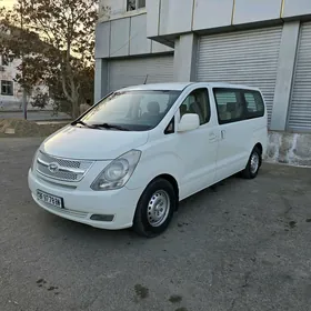 Hyundai H-1 2011