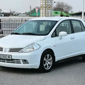 Nissan Tiida 2008