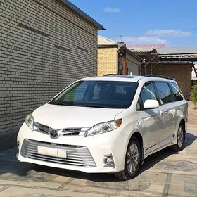 Toyota Sienna 2018