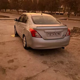 Nissan Versa 2012