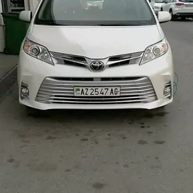 Toyota Sienna 2019