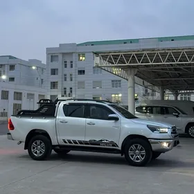 Toyota Hilux 2024