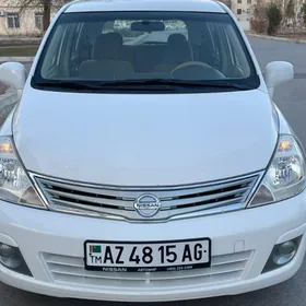 Nissan Tiida 2011