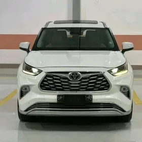 Toyota Highlander 2021