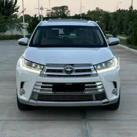 Toyota Highlander 2021