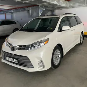 Toyota Sienna 2019