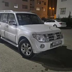 Mitsubishi Pajero 2014