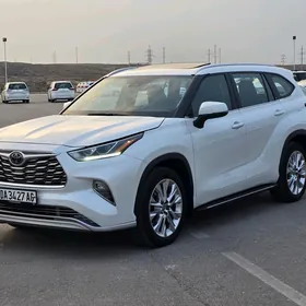 Toyota Highlander 2021