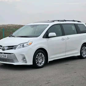 Toyota Sienna 2019