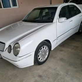 Mercedes-Benz E320 2001