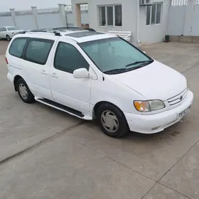 Toyota Sienna 1999