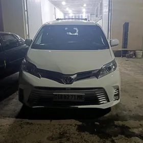 Toyota Sienna 2019