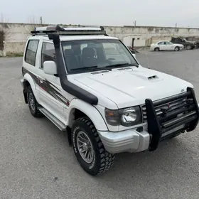 Mitsubishi Pajero 1991