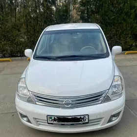 Nissan Tiida 2011