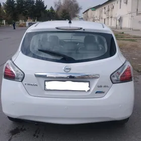 Nissan Tiida 2013