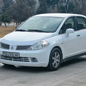 Nissan Tiida 2008