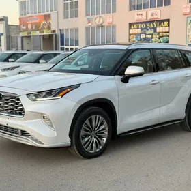 Toyota Highlander 2021