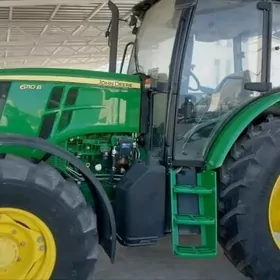 John Deere 2020