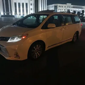 Toyota Sienna 2018