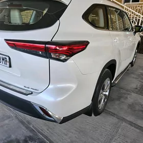 Toyota Highlander 2021