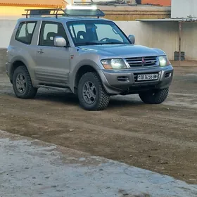 Mitsubishi Pajero 2001