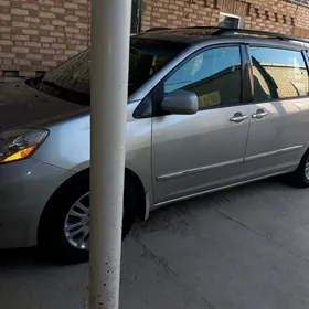 Toyota Sienna 2008