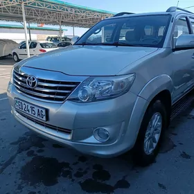 Toyota Fortuner 2012