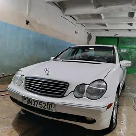 Mercedes-Benz C320 2004