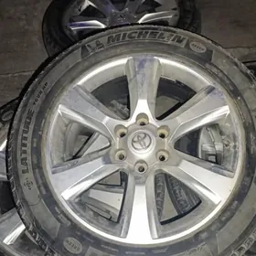 285/50R20