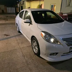 Nissan Versa 2013