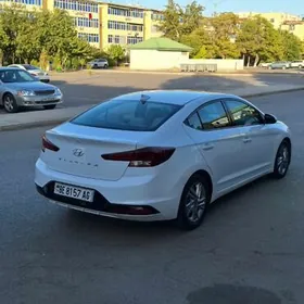 Hyundai Elantra 2020