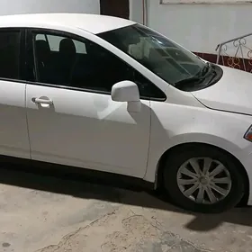 Nissan Versa 2012