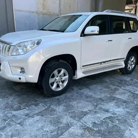 Toyota Land Cruiser Prado 2013