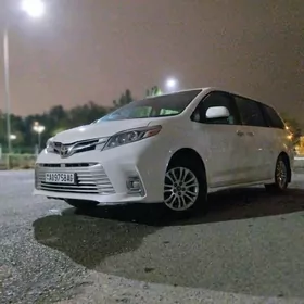 Toyota Sienna 2018