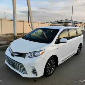 Toyota Sienna 2019