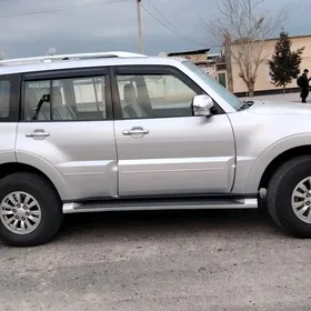 Mitsubishi Pajero 2011