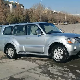 Mitsubishi Pajero 2004