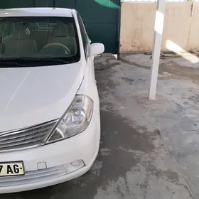 Nissan Tiida 2006