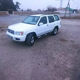 Nissan Pathfinder 2000