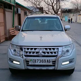 Mitsubishi Pajero 2016