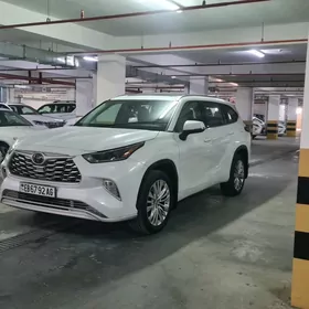 Toyota Highlander 2021