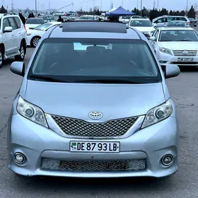 Toyota Sienna 2016