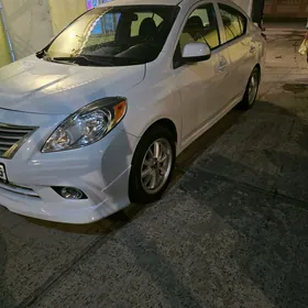 Nissan Versa 2013