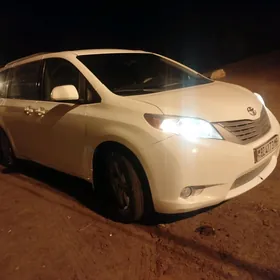 Toyota Sienna 2010