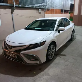 Toyota Camry 2021