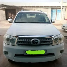 Toyota Fortuner 2011